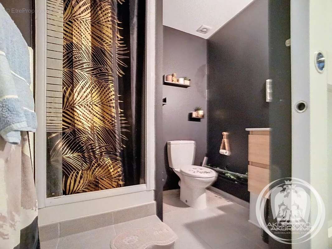 Maison à CREUZIER-LE-VIEUX