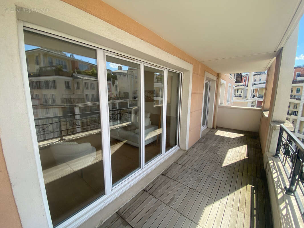 Appartement à COURBEVOIE