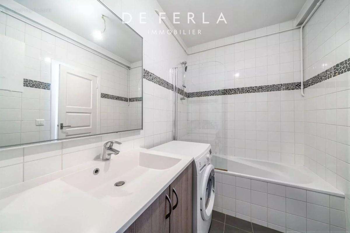 Appartement à PARIS-14E