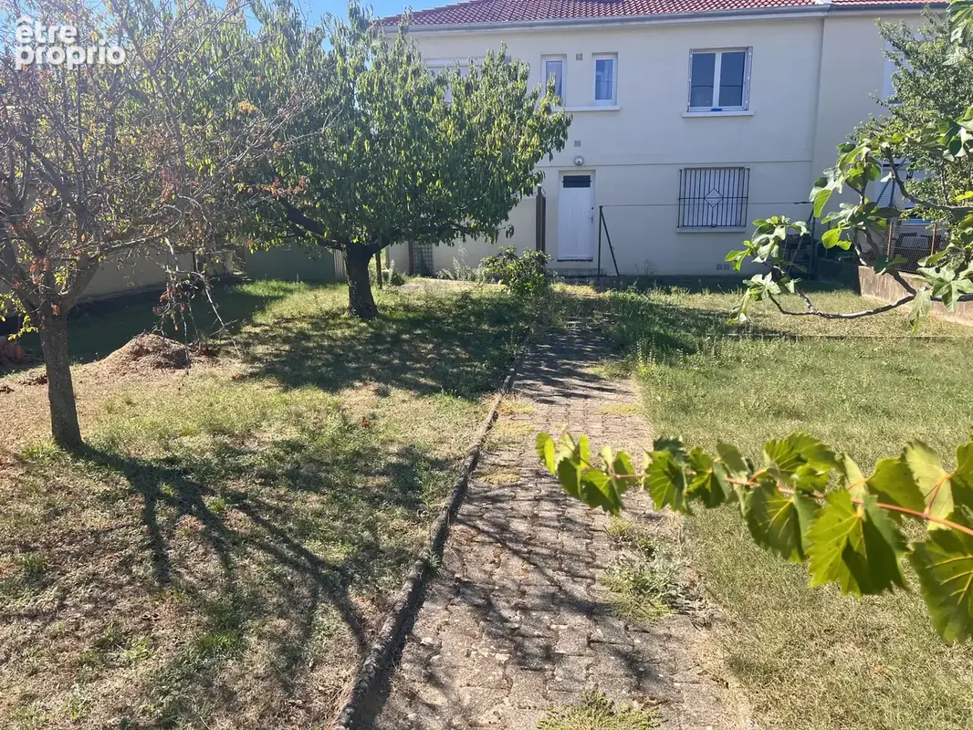 À acheter à Romans-Sur-Isère (26) : maison avec 2 chambres + 1 bureau - photo 2
