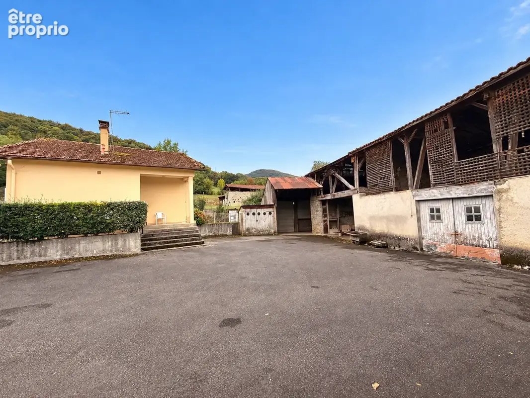 Ensemble immobilier avec deux maisons et nombreuses dépendances - photo 3