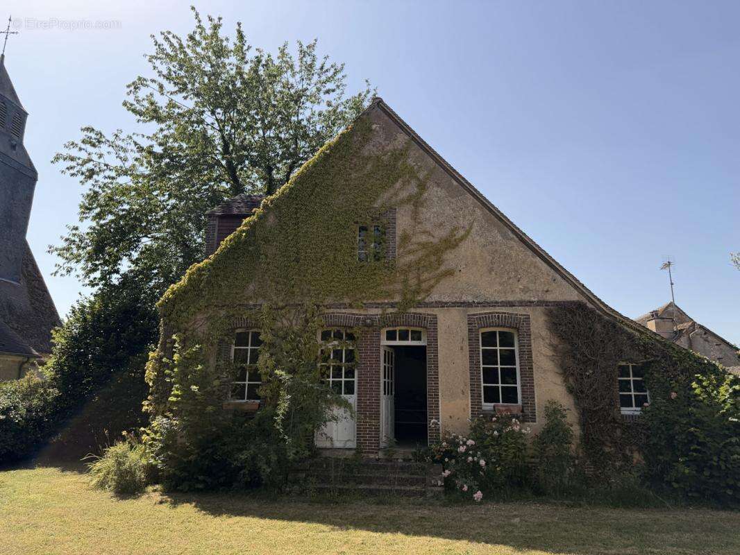 A moins de 2 heures de Paris, Ancien Presbytère de Coulonges-les-Sablons – Propriété de caractère sur un parc de 7 500 m² - photo 17