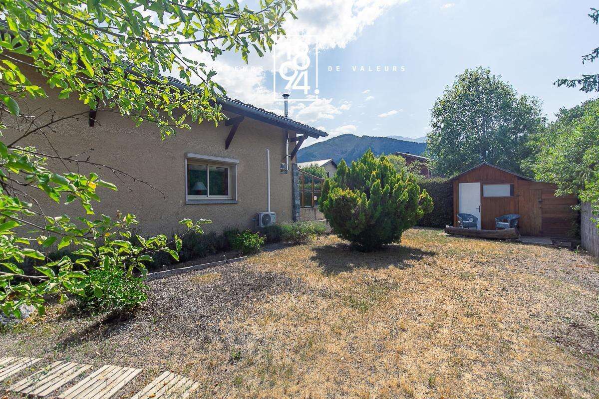 2 Maison T7 à vendre Enchastrayes 04 (04400)  128 m²  Terrasse, Garage, Carport, Jardin  - photo 25