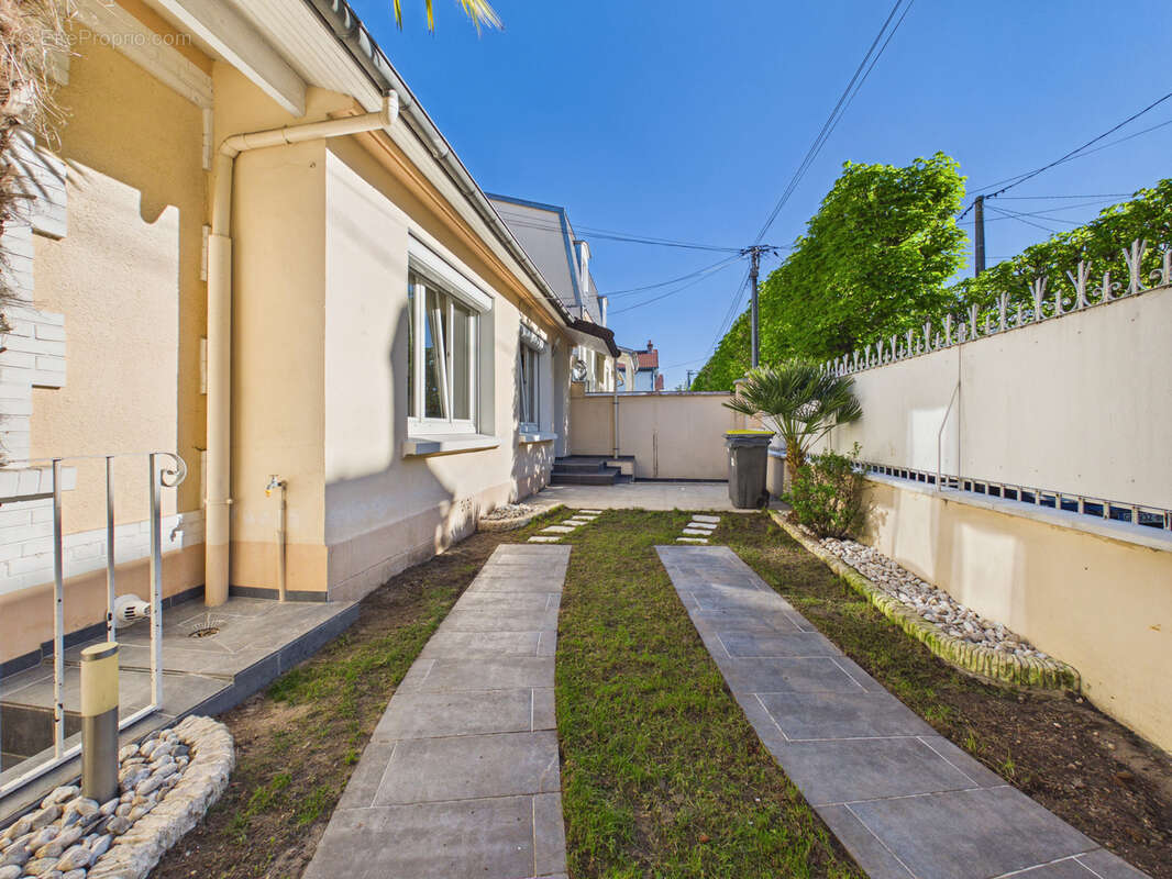 Maison à SARTROUVILLE