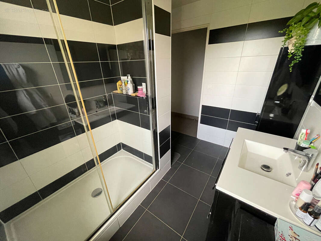 Appartement à SARTROUVILLE