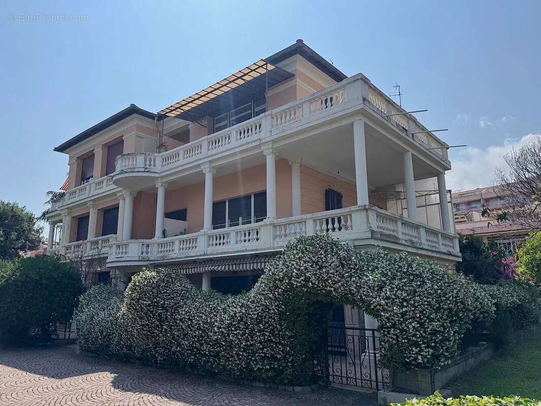 Appartement à ROQUEBRUNE-CAP-MARTIN