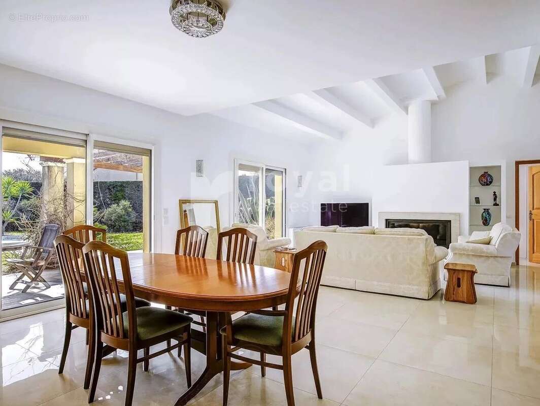 Maison à MOUGINS