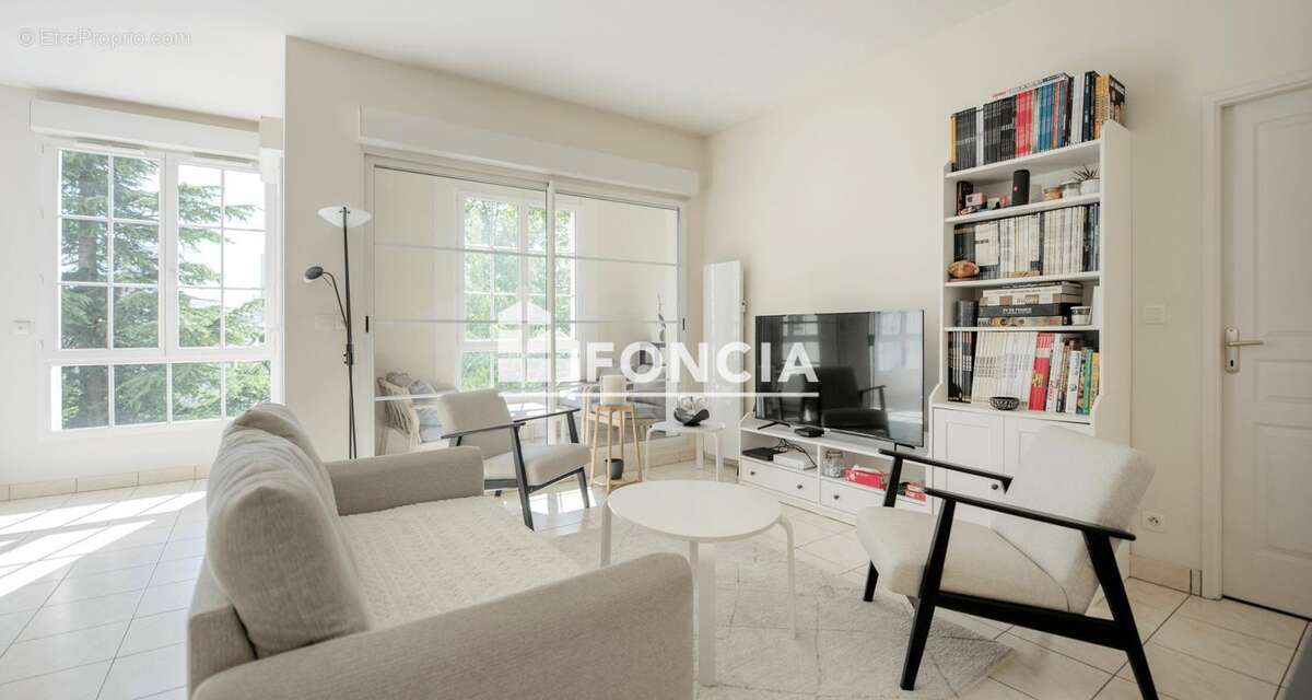 Rare f3 residence parc ladureau avec loggia et garage dpe c - photo 4