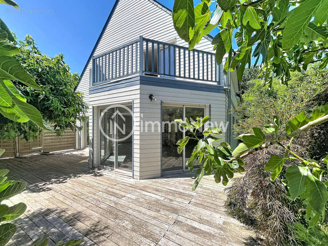 Maison familiale 160 m2   Terrain 1 900 m2 - JULLOUVILLE 50610 - photo 14