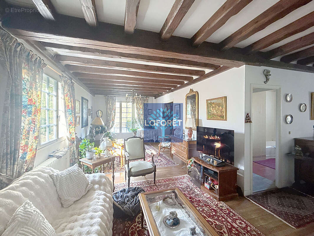 Maison à BAZOCHES-SUR-GUYONNE
