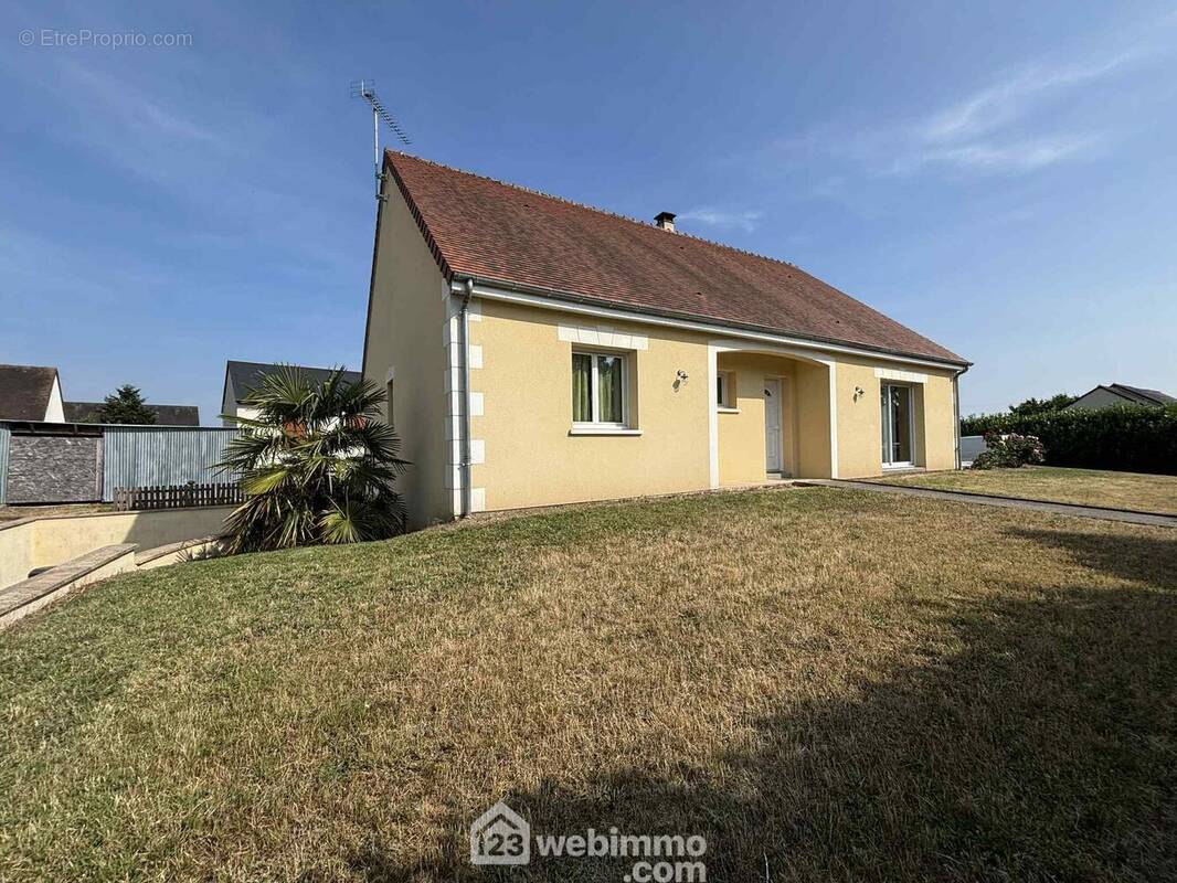 A 2 minutes des nombreuses commodités de la commune, - Maison à DESCARTES