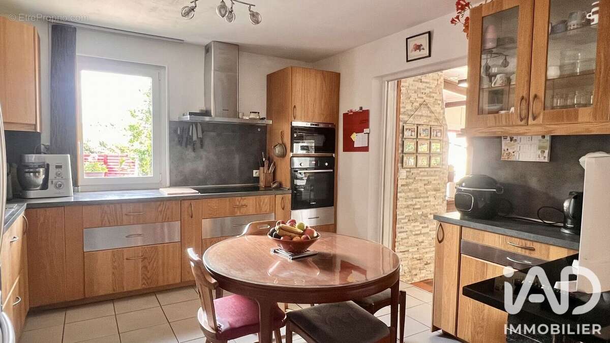 Maison 185 m² à Marolles-En-Brie  - photo 6