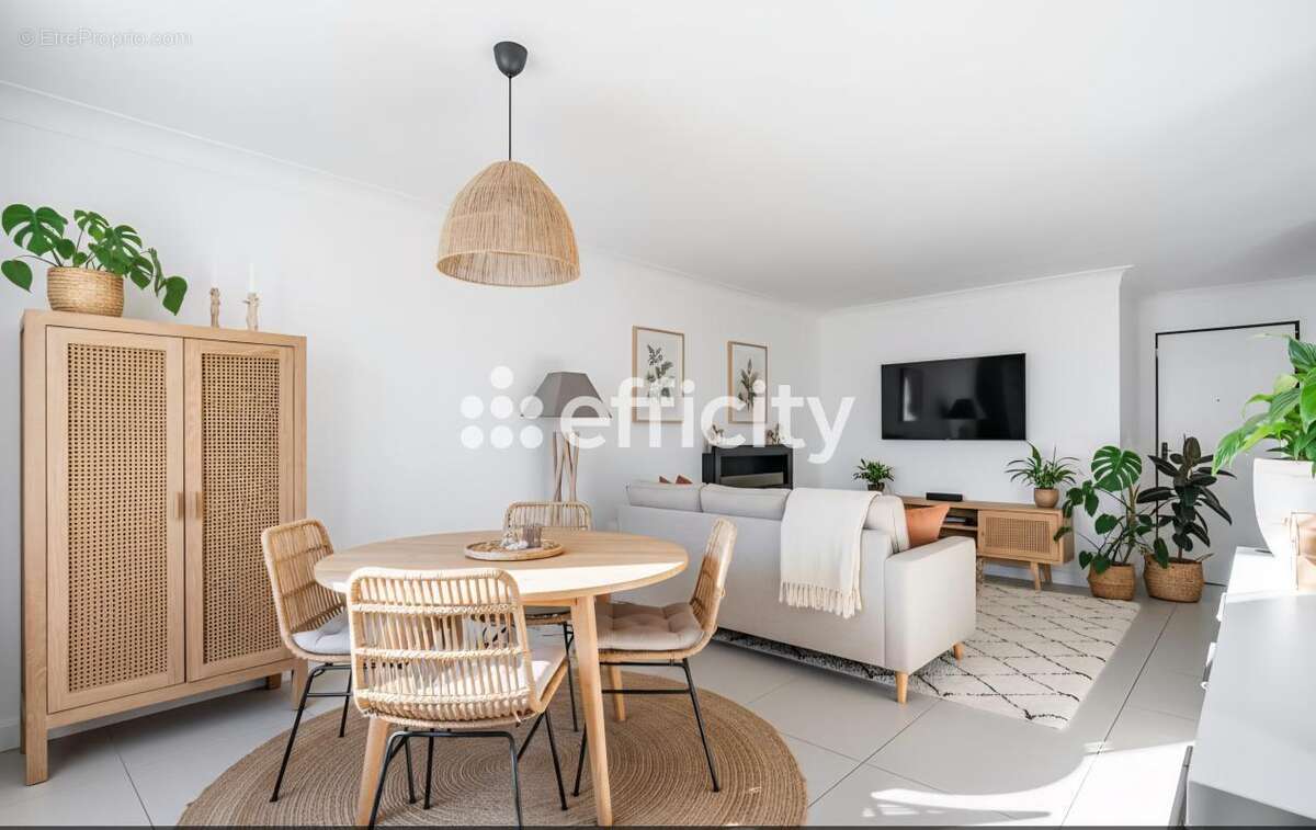 Appartement à COGOLIN