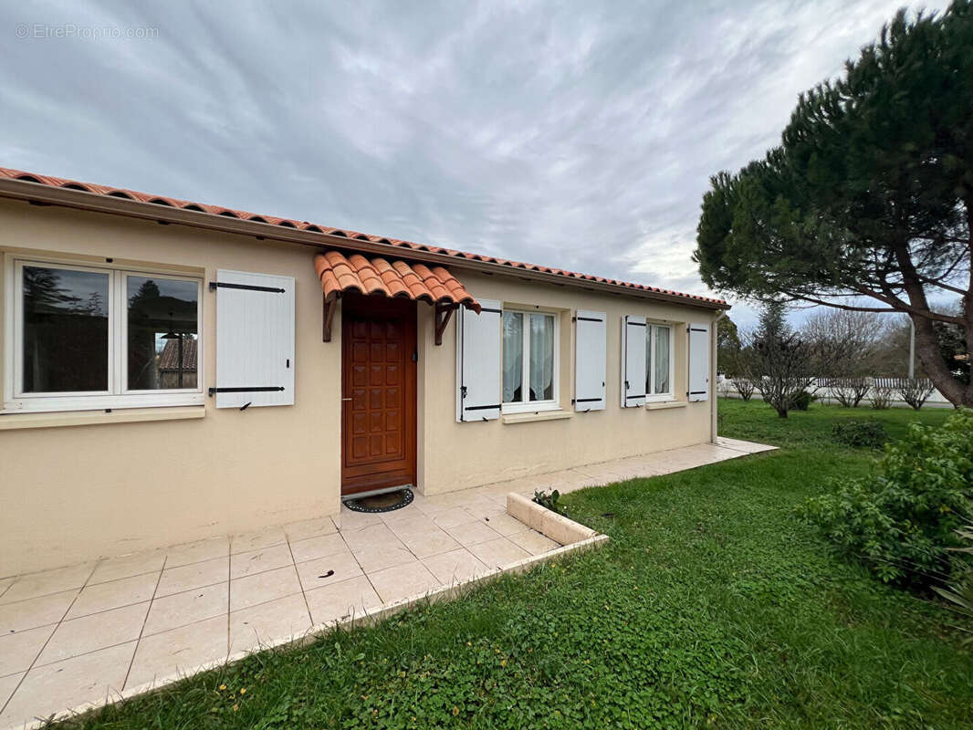 Maison à BUSSAC-SUR-CHARENTE