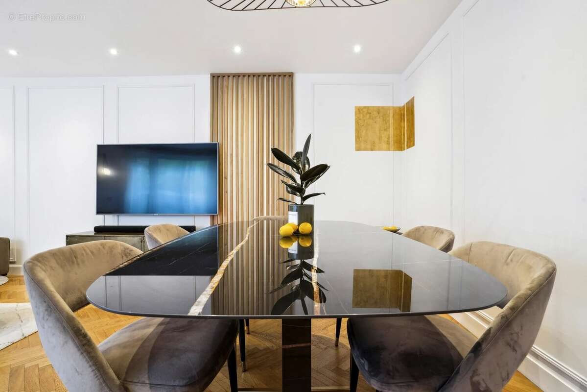 Appartement à COURBEVOIE