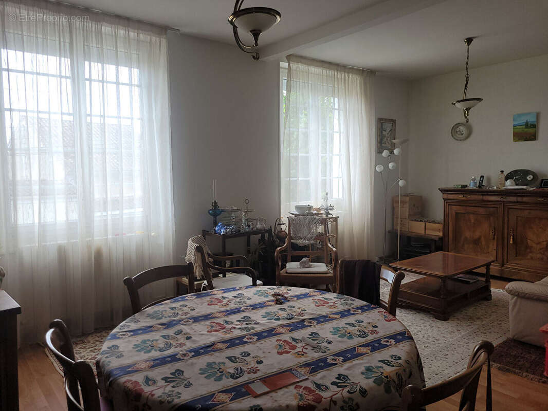 Maison à RUELLE-SUR-TOUVRE