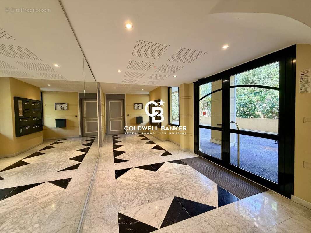 Appartement T4 et Garage, résidence de standing avec piscine proche centre ville - 83400 Hyères - photo 14