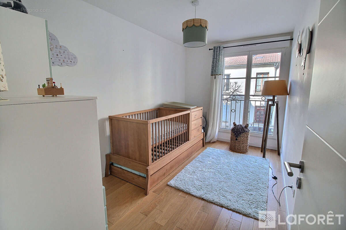 Appartement à LA GARENNE-COLOMBES