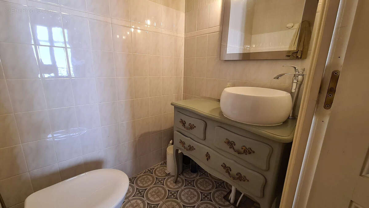 Salle d'eau chambre bleue - Maison à SERVIAN