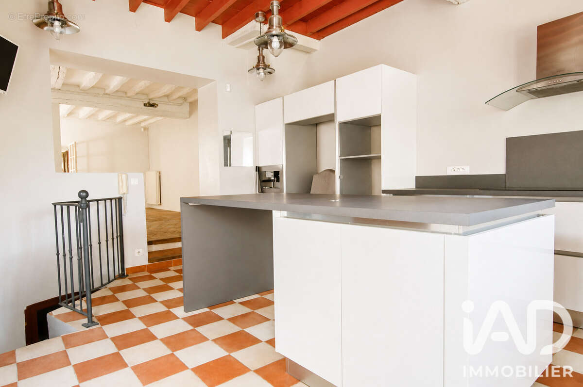 Maison 295 m² à Linas  - photo 9