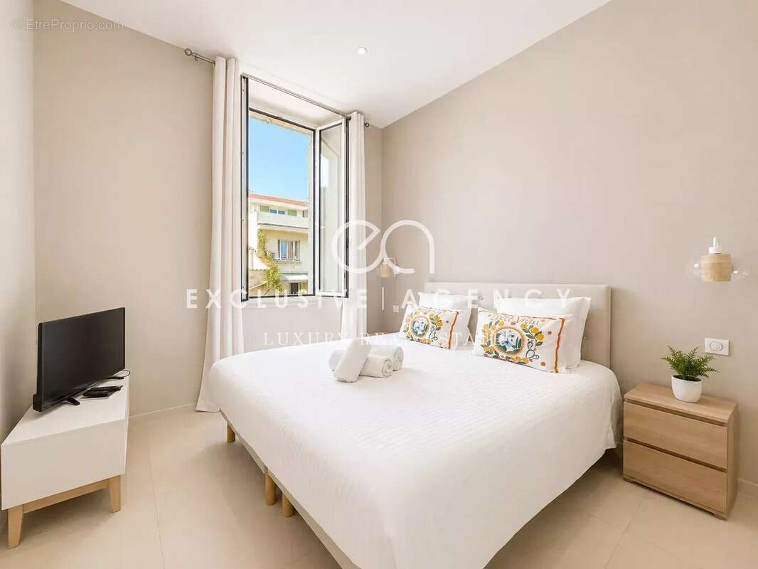 Cannes centre – superbe appartement 2 pieces vue mer & port – fort potentiel - photo 8