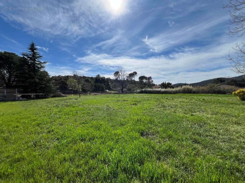 Terrain à FLASSANS-SUR-ISSOLE