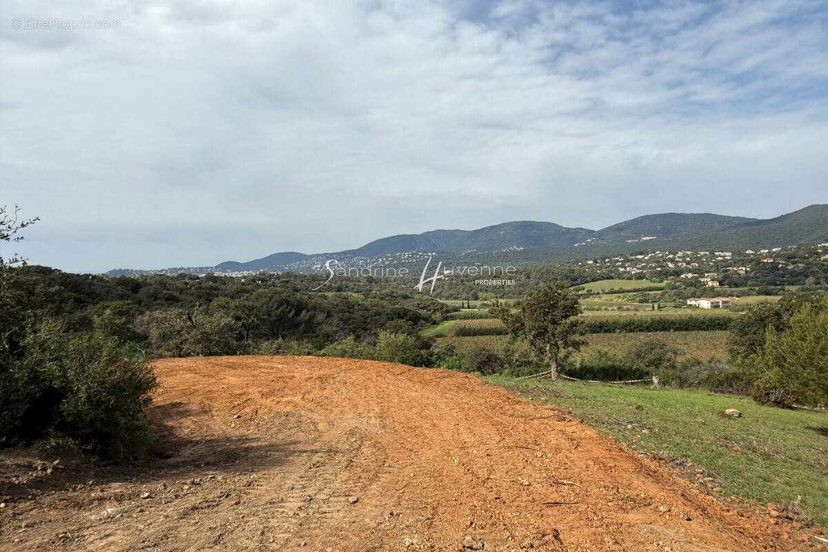 Terrain à LA CROIX-VALMER