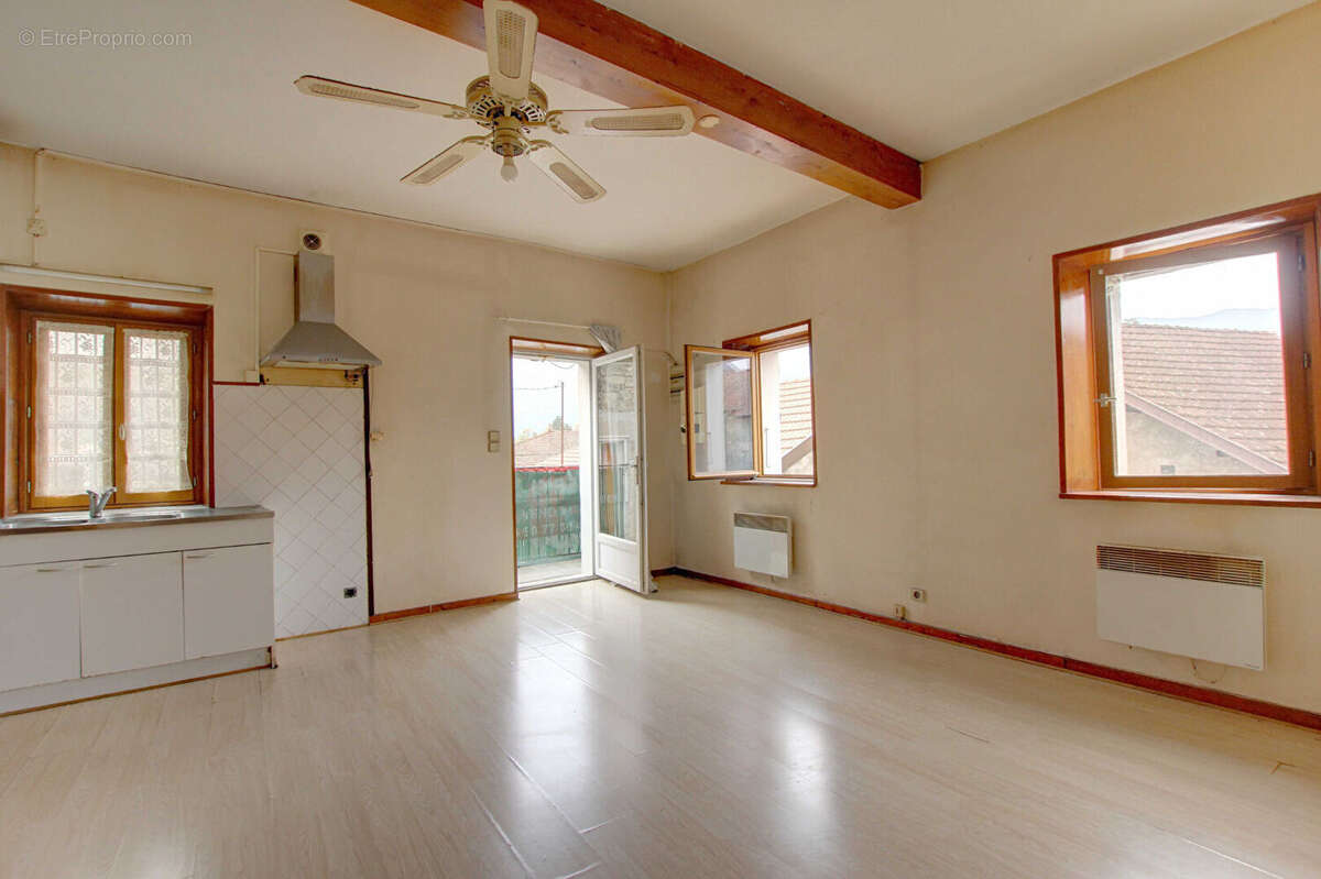 Appartement à SERRIERES-EN-CHAUTAGNE