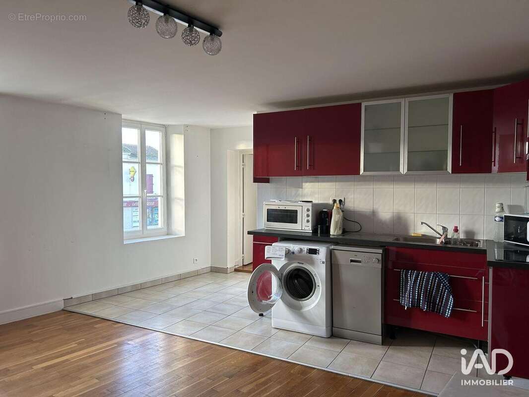 Photo 7 - Commerce à URY