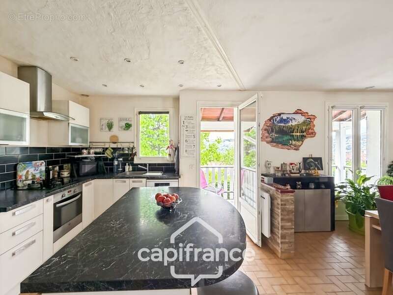 Maison à vendre Sur les hauteurs de Givors avec une Vue panoramique sur le Rhône - photo 8