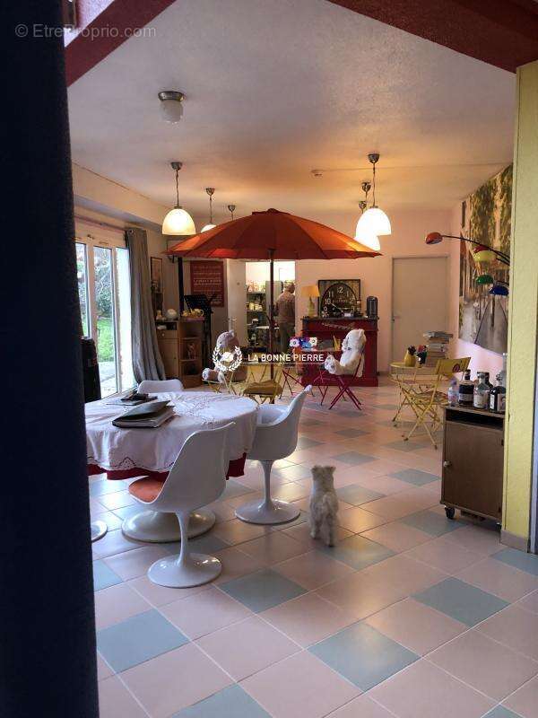 Commerce à LA FARLEDE