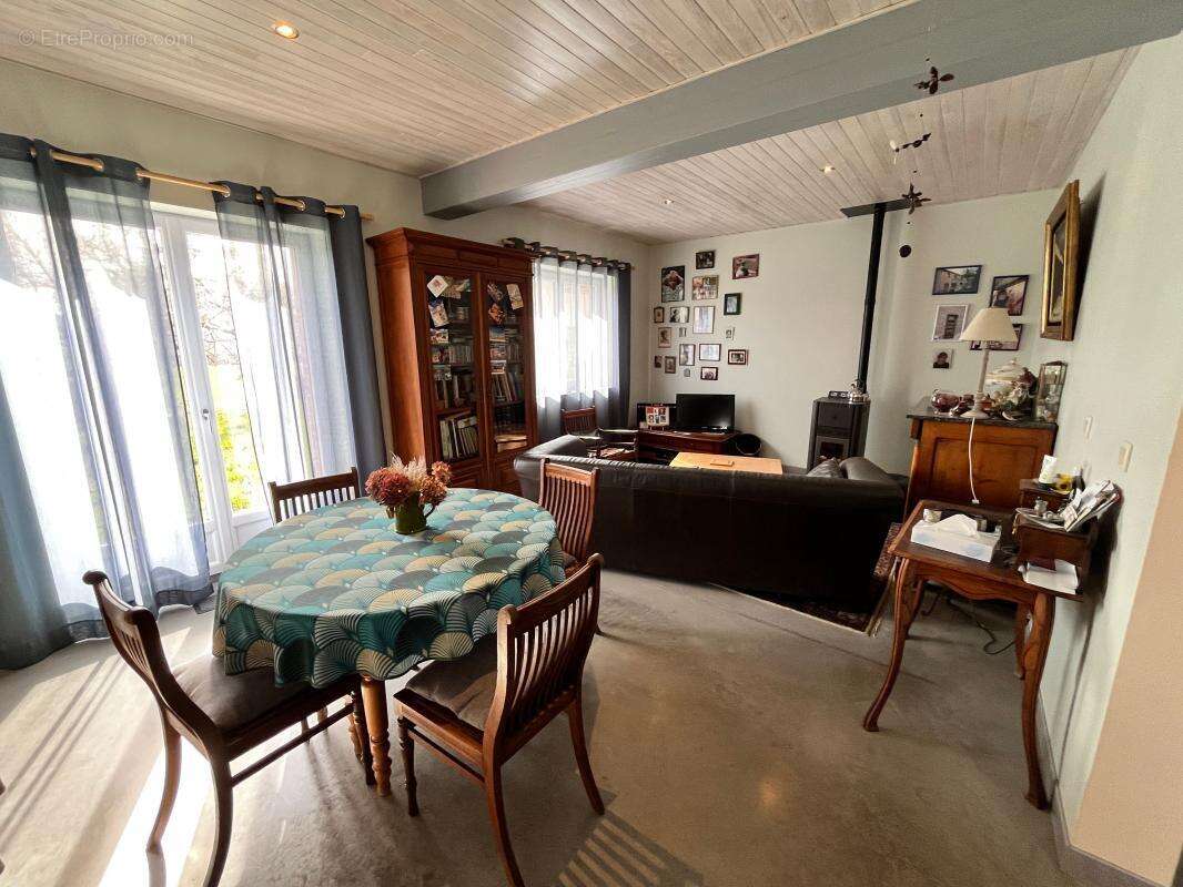 Maison à SAINT-PAUL-LE-JEUNE