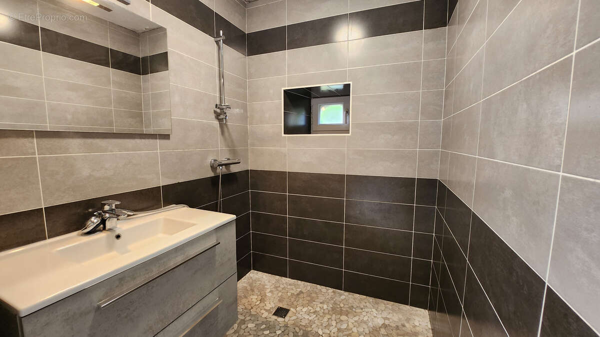 Maison en pierre avec 4 chambres et beau terrain - photo 6