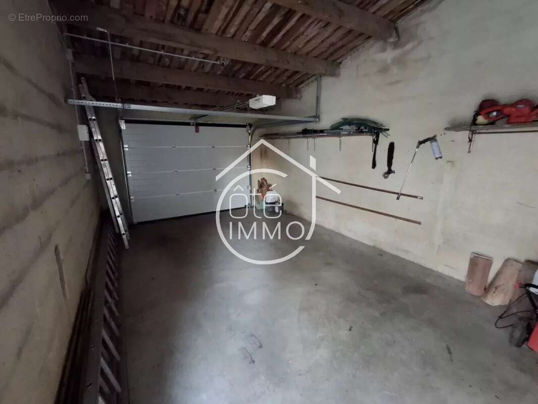 Maison à COURS-DE-PILE