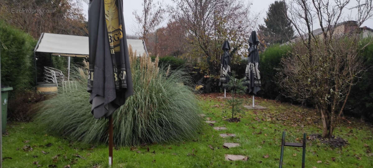 Commerce à SAINT-JOUVENT