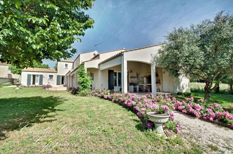 Maison à vendre de 217 m² au calme, sur plus de 2 100 m² de parcelle, à 7 min de Châtelaillon-Plage - photo 5