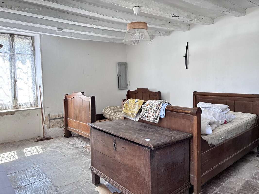 Petite maison de hameau avec une grange et un terrain - photo 5