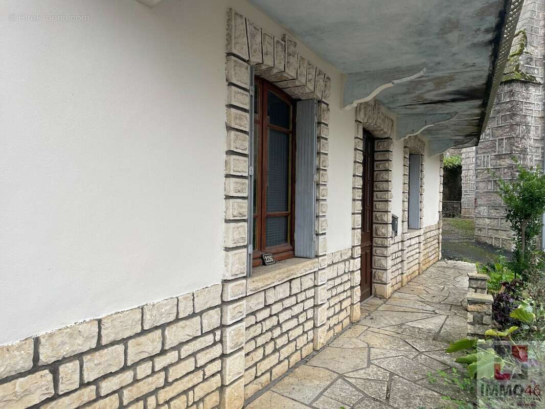 Maison à MAYRINHAC-LENTOUR