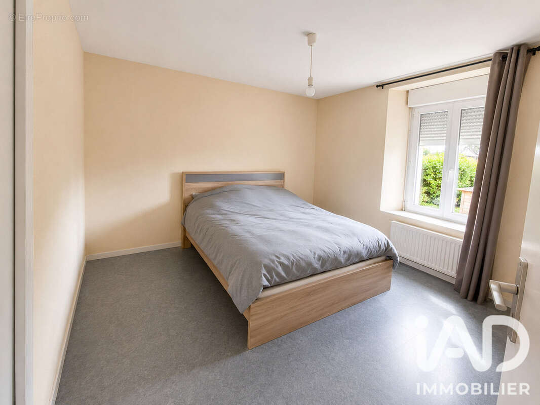 Maison 109 m² à Guipel  - photo 4