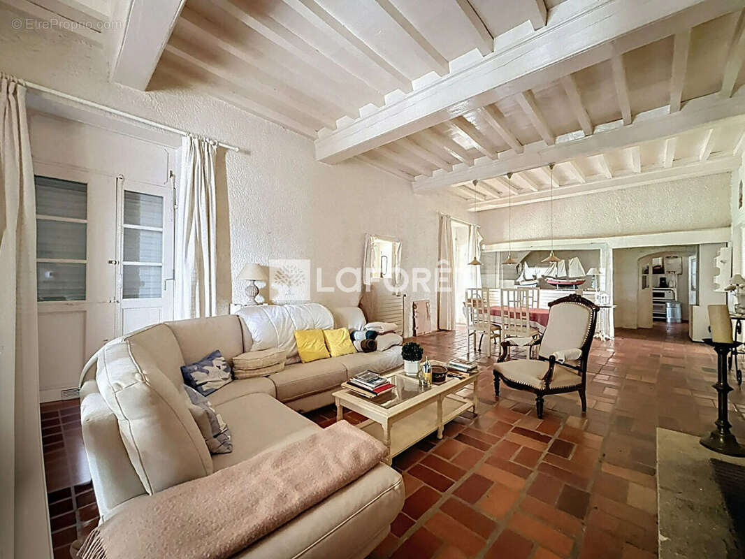 Maison à RIGNIEUX-LE-FRANC