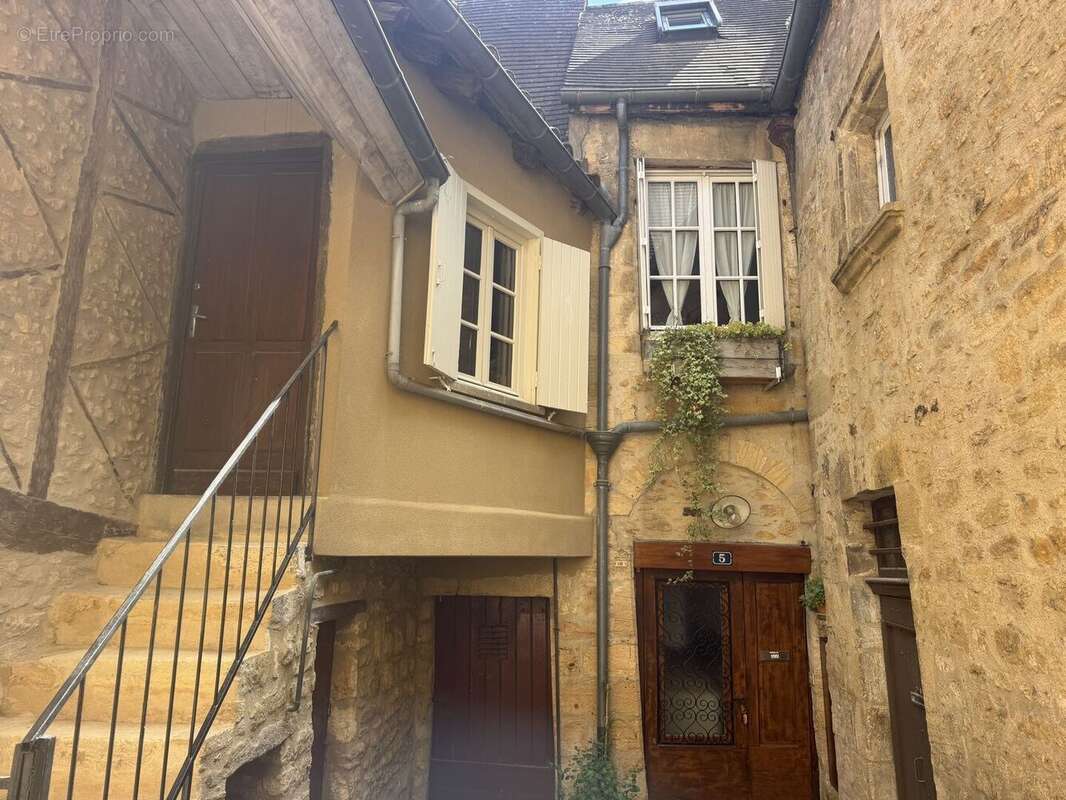 À vendre – Maison de ville au cœur de Sarlat - photo 2