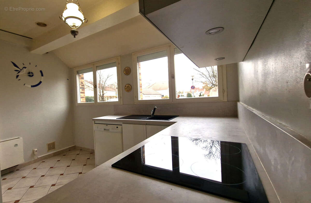 Maison à VOISINS-LE-BRETONNEUX