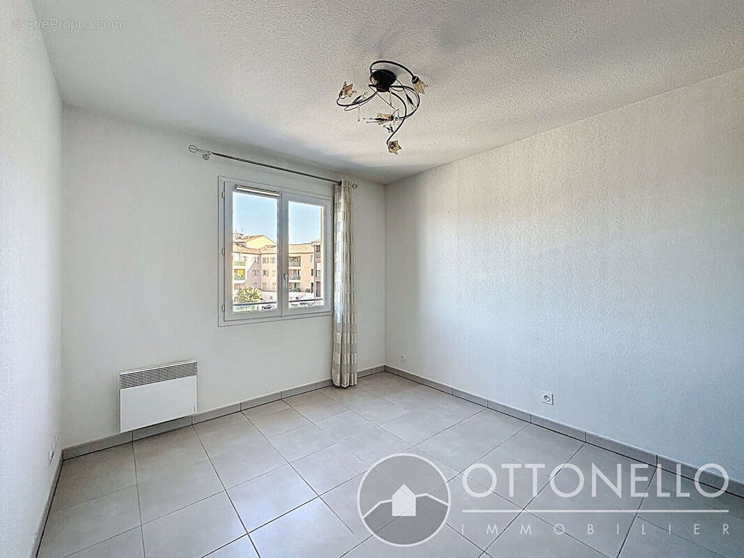 Appartement à ROQUEBRUNE-SUR-ARGENS