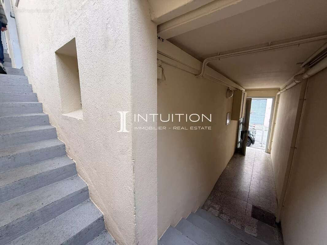 Cannes - Saint Nicolas : Ensemble de trois immeubles entiers - photo 17