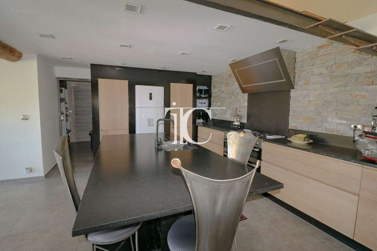 Maison en pierre de 195m² habitable 1999m² de terrain - photo 8