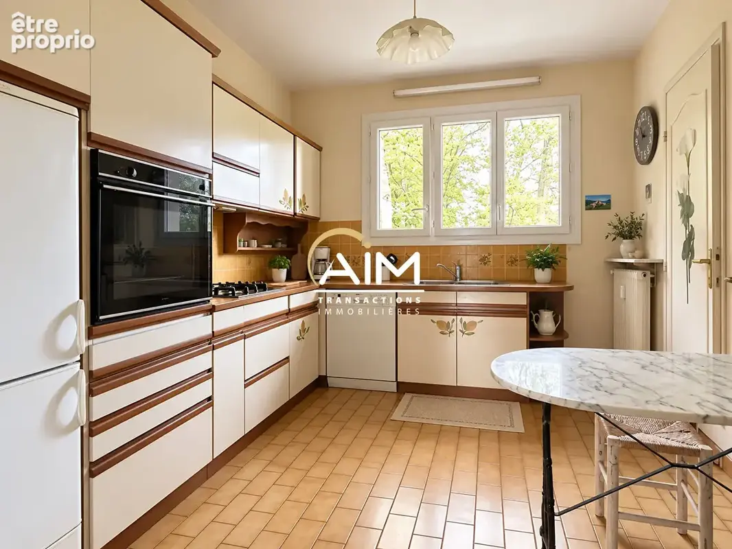 Bel appartement lumineux de 90 m² avec balcon, parking et cave - photo 5