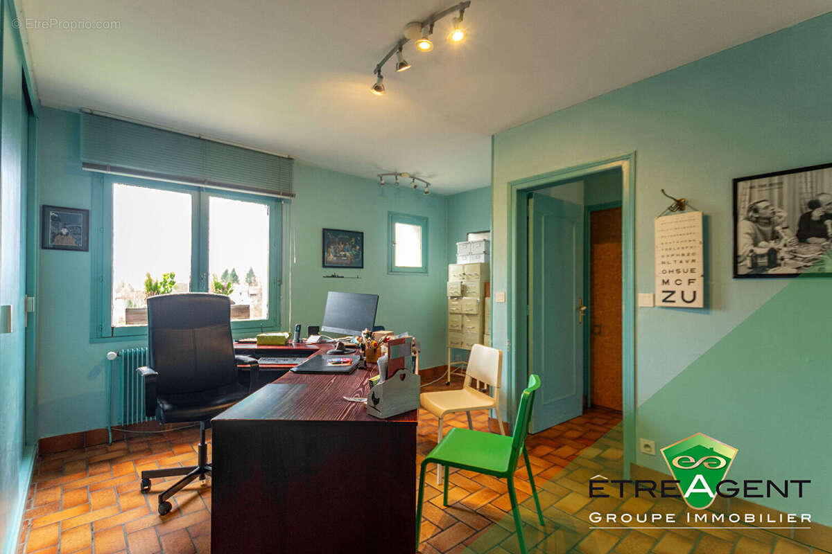 Commerce à LA NEUVE-LYRE