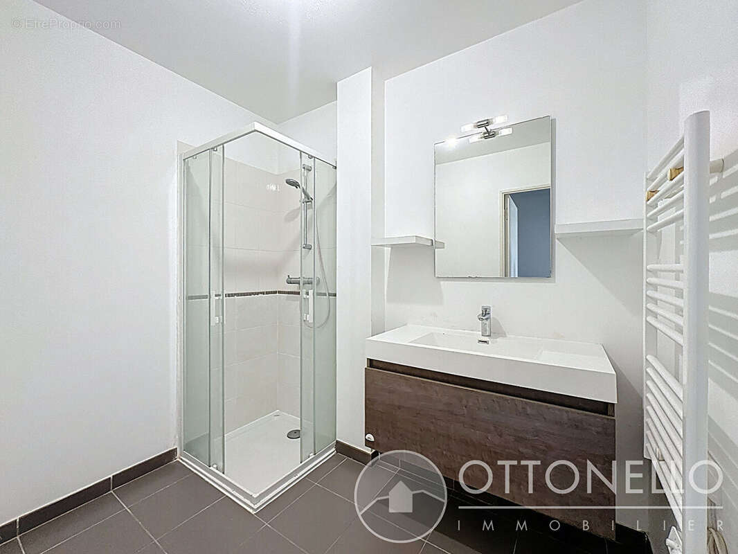 Appartement à ROQUEBRUNE-SUR-ARGENS