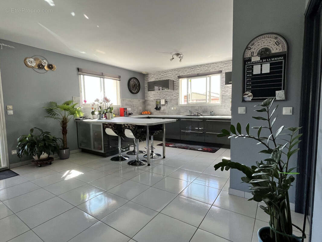 Maison 128 m² à Port-Sainte-Foy-Et-Ponchapt  - photo 3