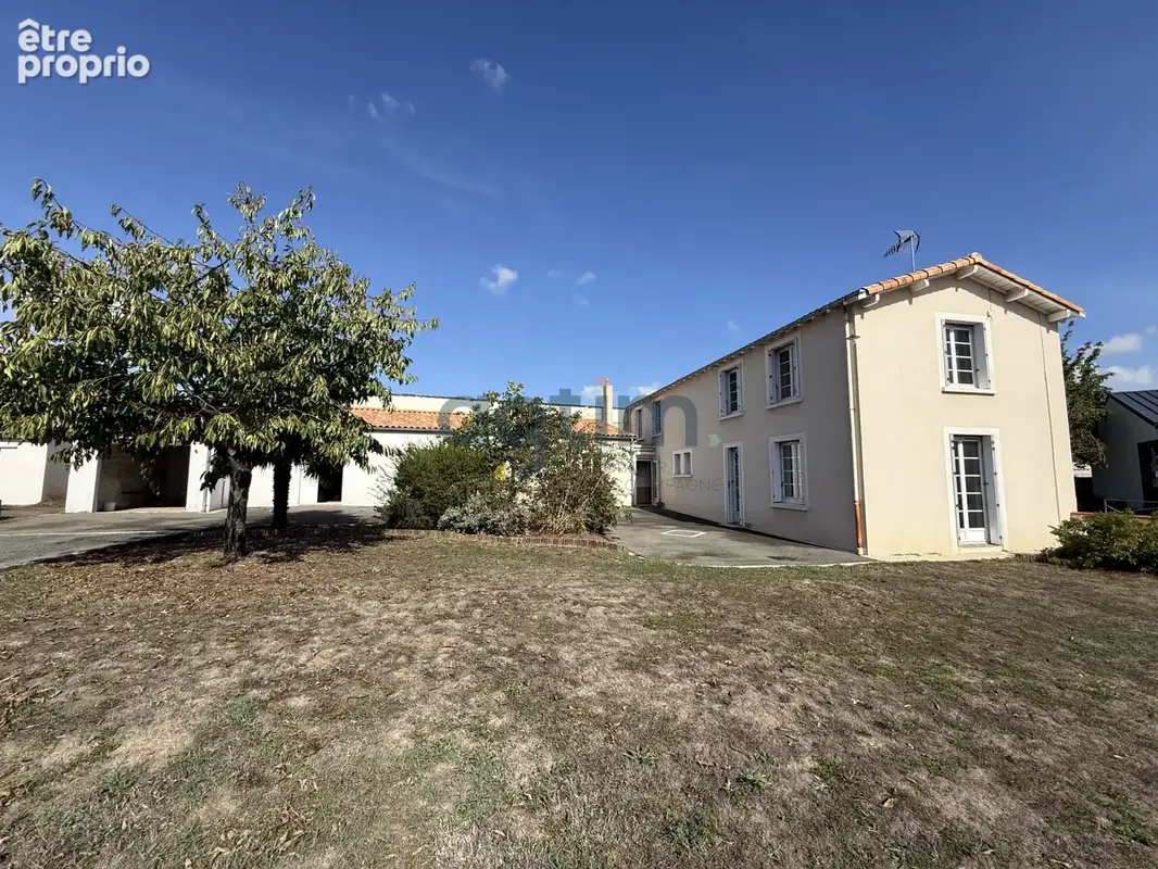 Chavagnes-en-Paillers, centre, maison 141m2 hab, 4 chambres, garage, dépendances, terrain 787m2, clos - photo 3